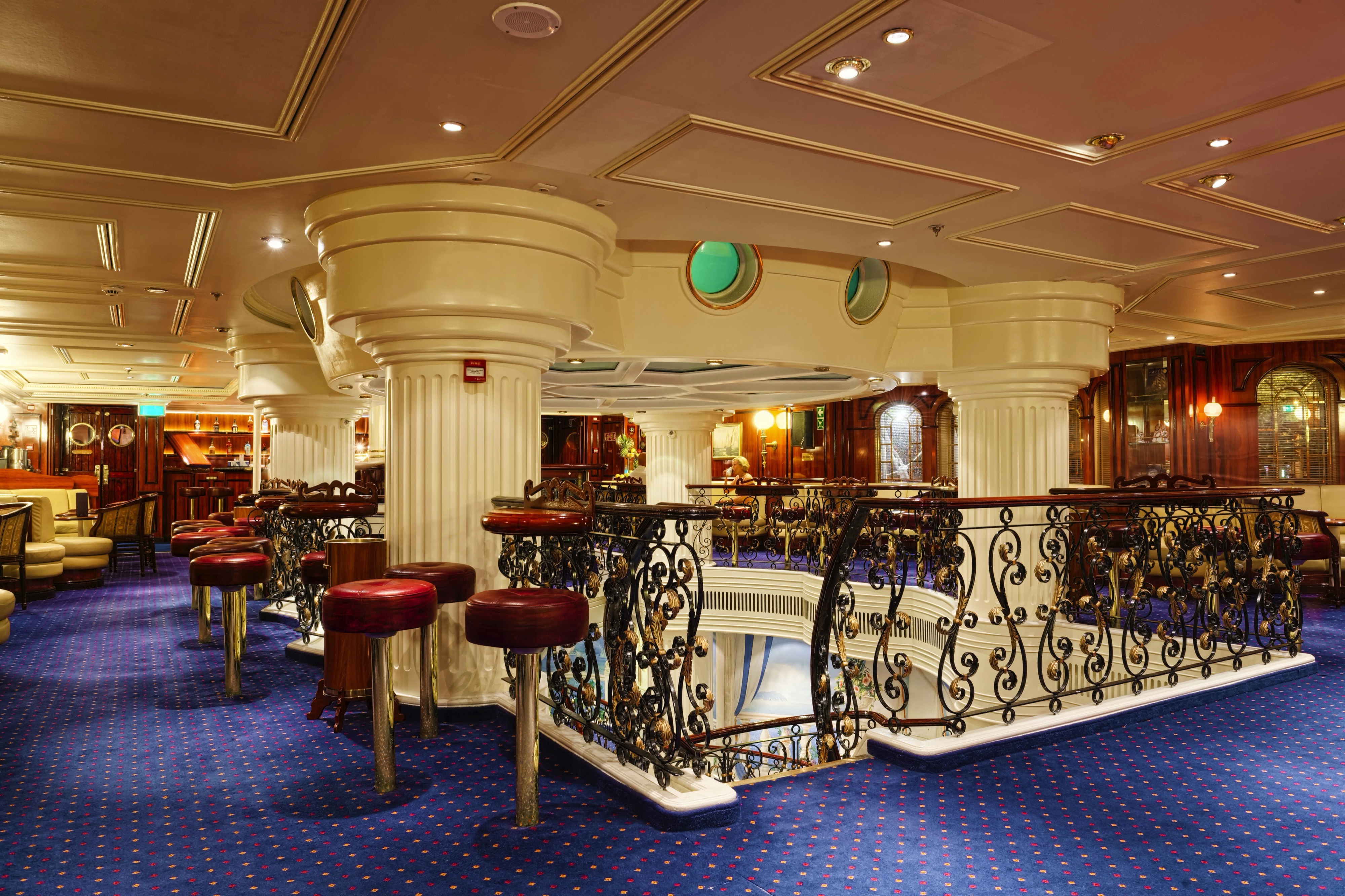 Royal Clipper - Observation Lounge 